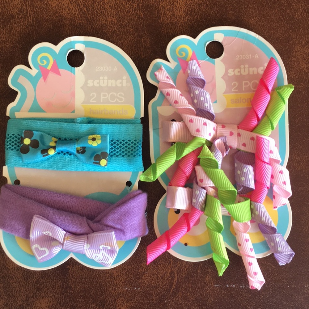 Scunci 4 pieces hair bands and salon clips
